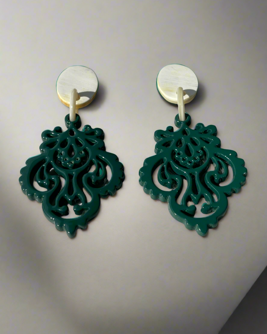 Bông tai sơn mài xanh lá hoạ tiết hoa thị