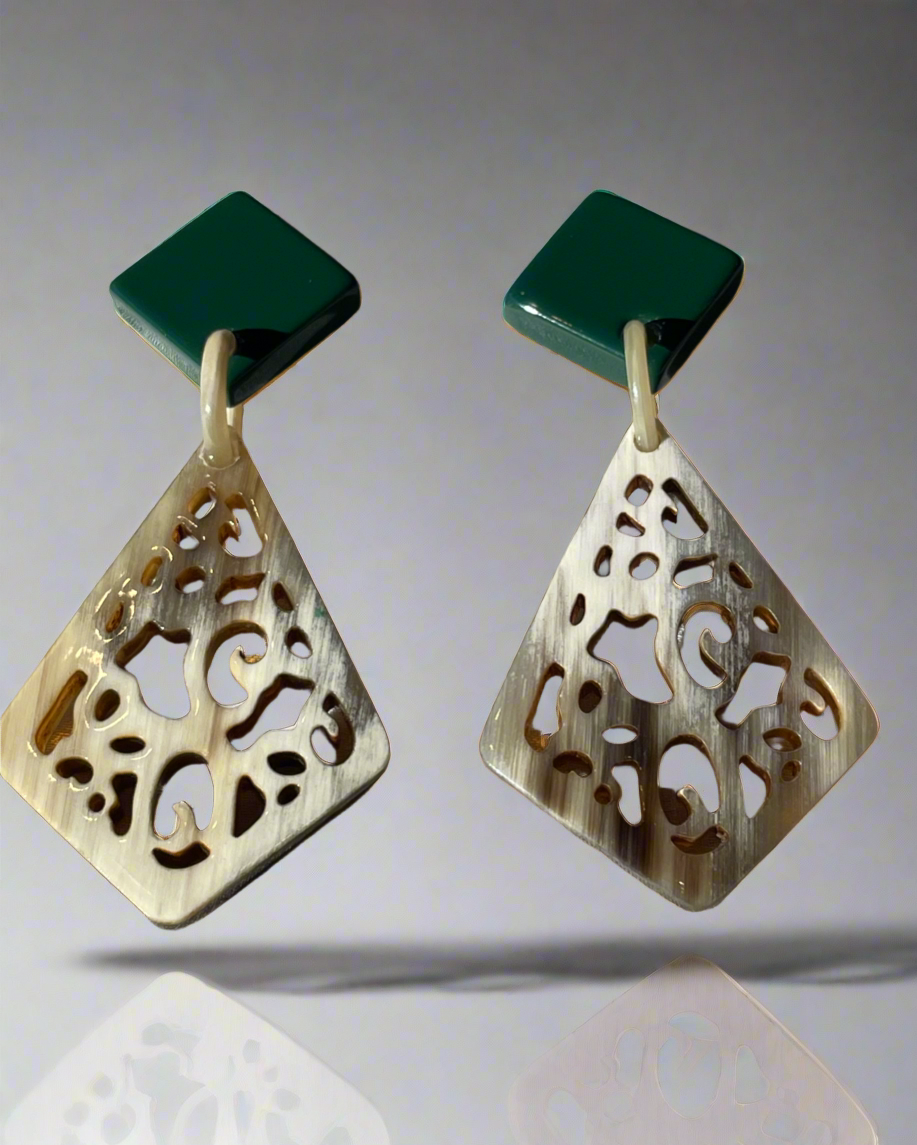 Bông tai sơn mài trổ hoa văn thời trang Hity