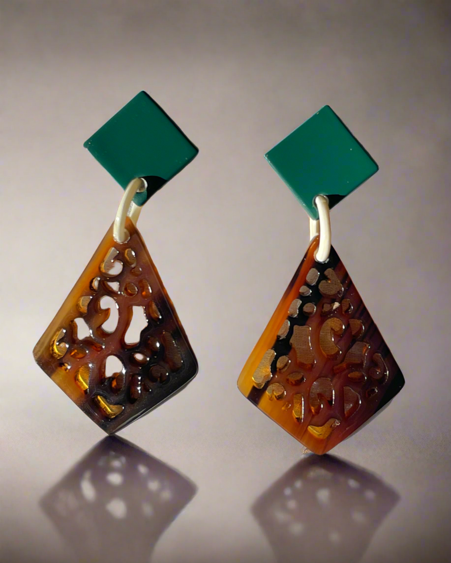 Bông tai sơn mài trổ hoa văn thời trang Hity