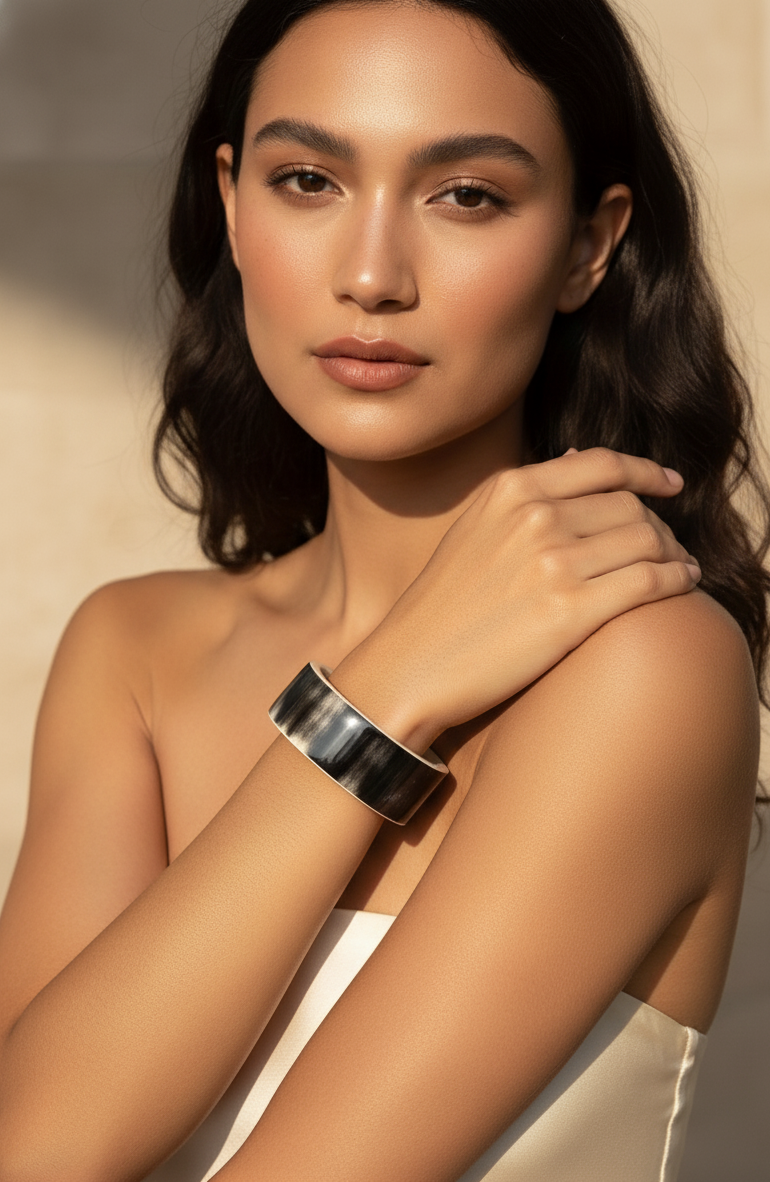 Vòng tay sơn mài thời trang Hity