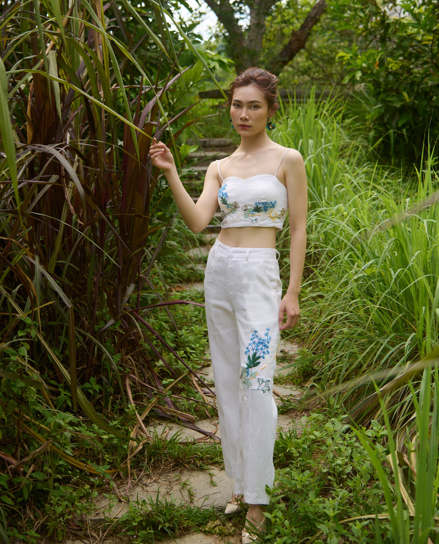 Áo Croptop Linen Thêu Tay Mơ TOP208