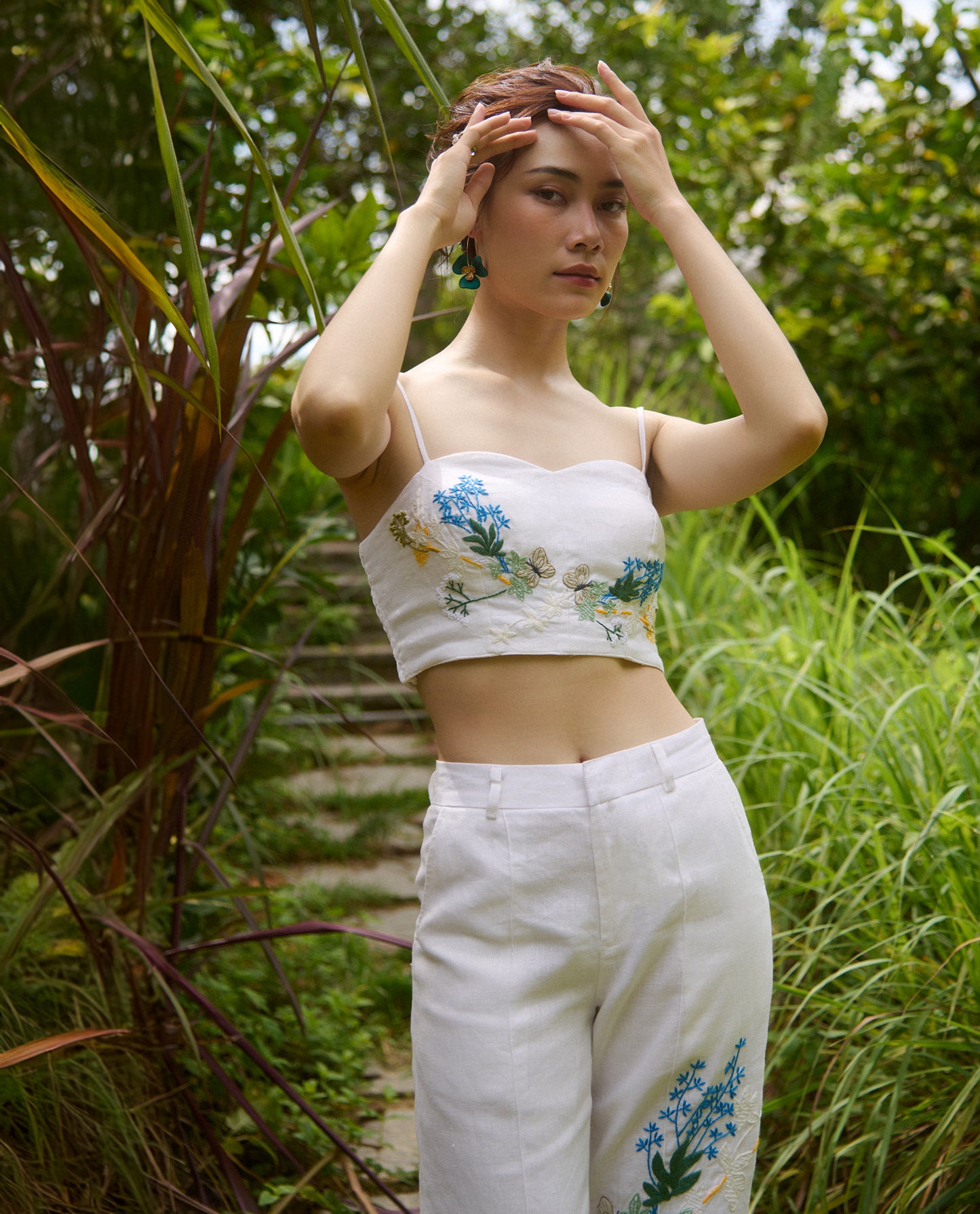 Áo Croptop Linen Thêu Tay Mơ TOP208