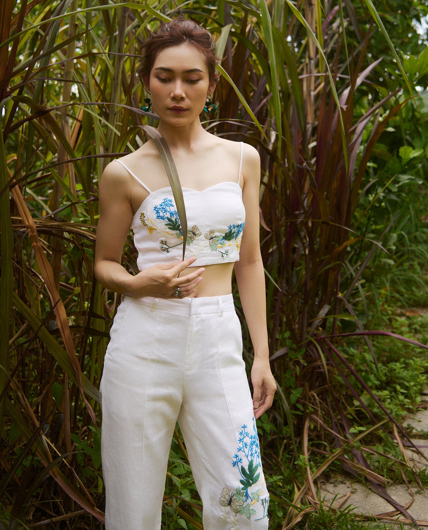 Áo Croptop Linen Thêu Tay Mơ TOP208