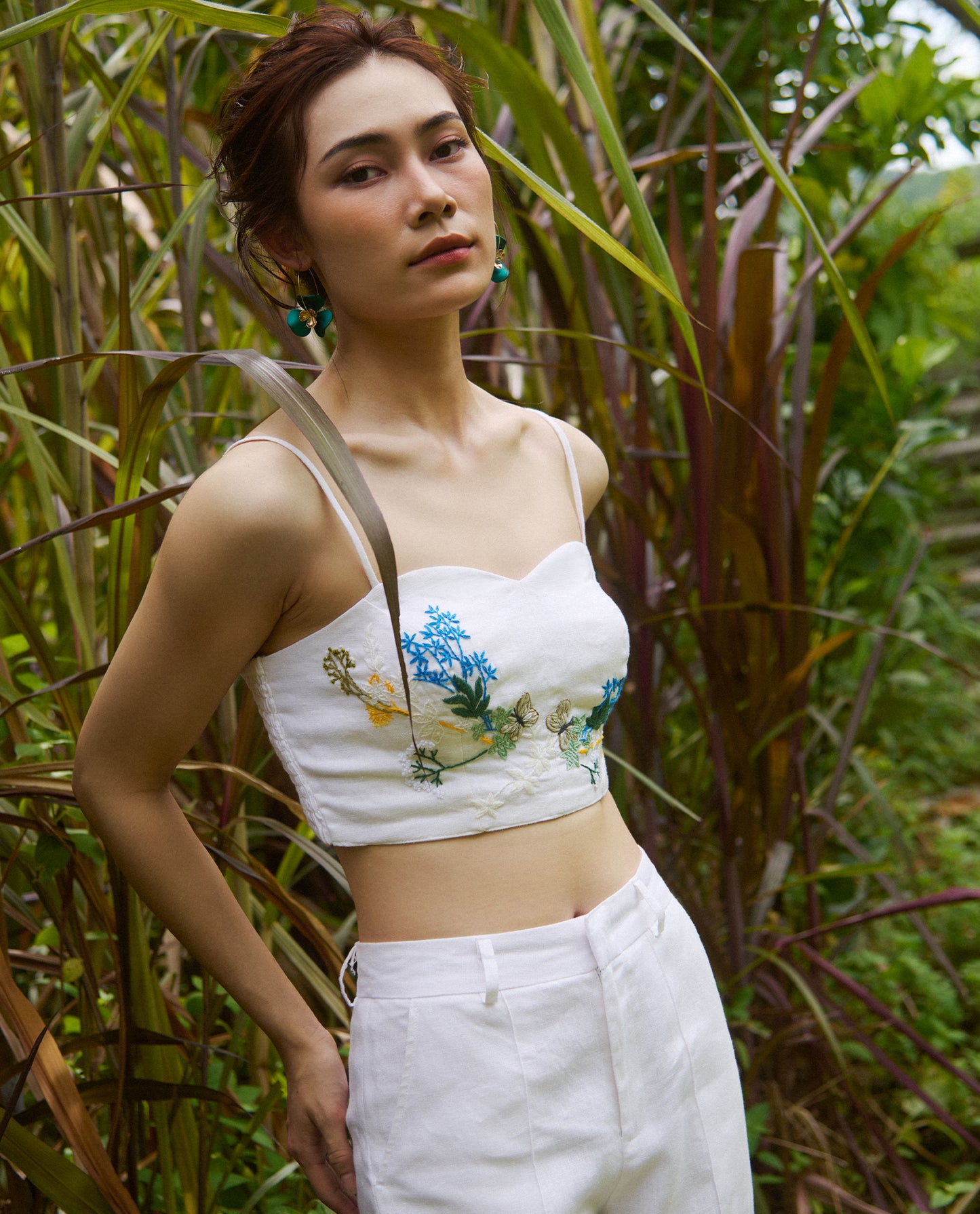 Áo Croptop Linen Thêu Tay Mơ TOP208