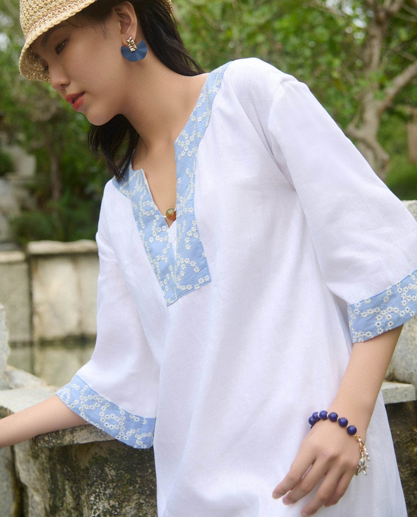 Đầm Suông Linen Thêu Thảo DRE233 - Hity