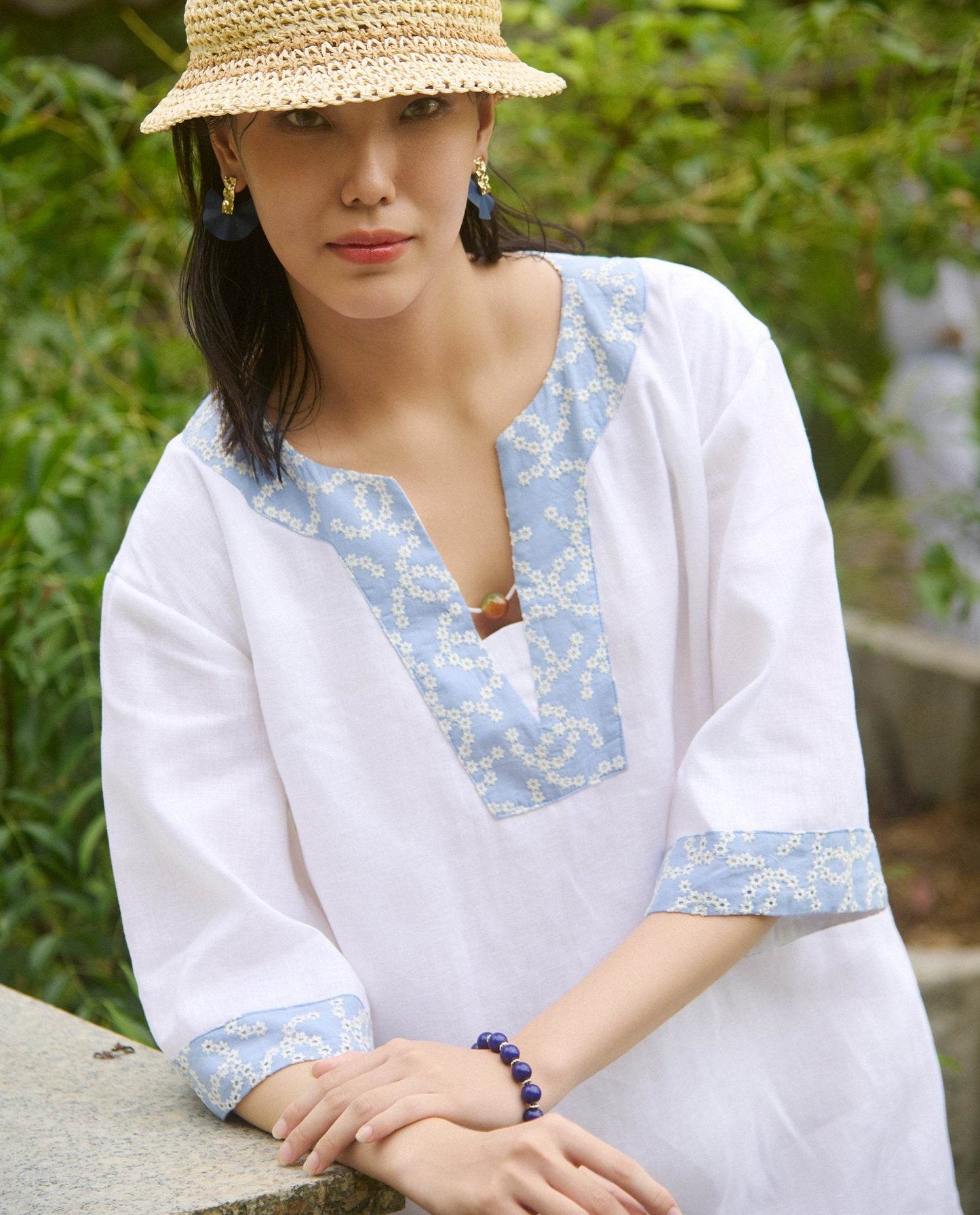 Đầm Suông Linen Thêu Thảo DRE233 - Hity