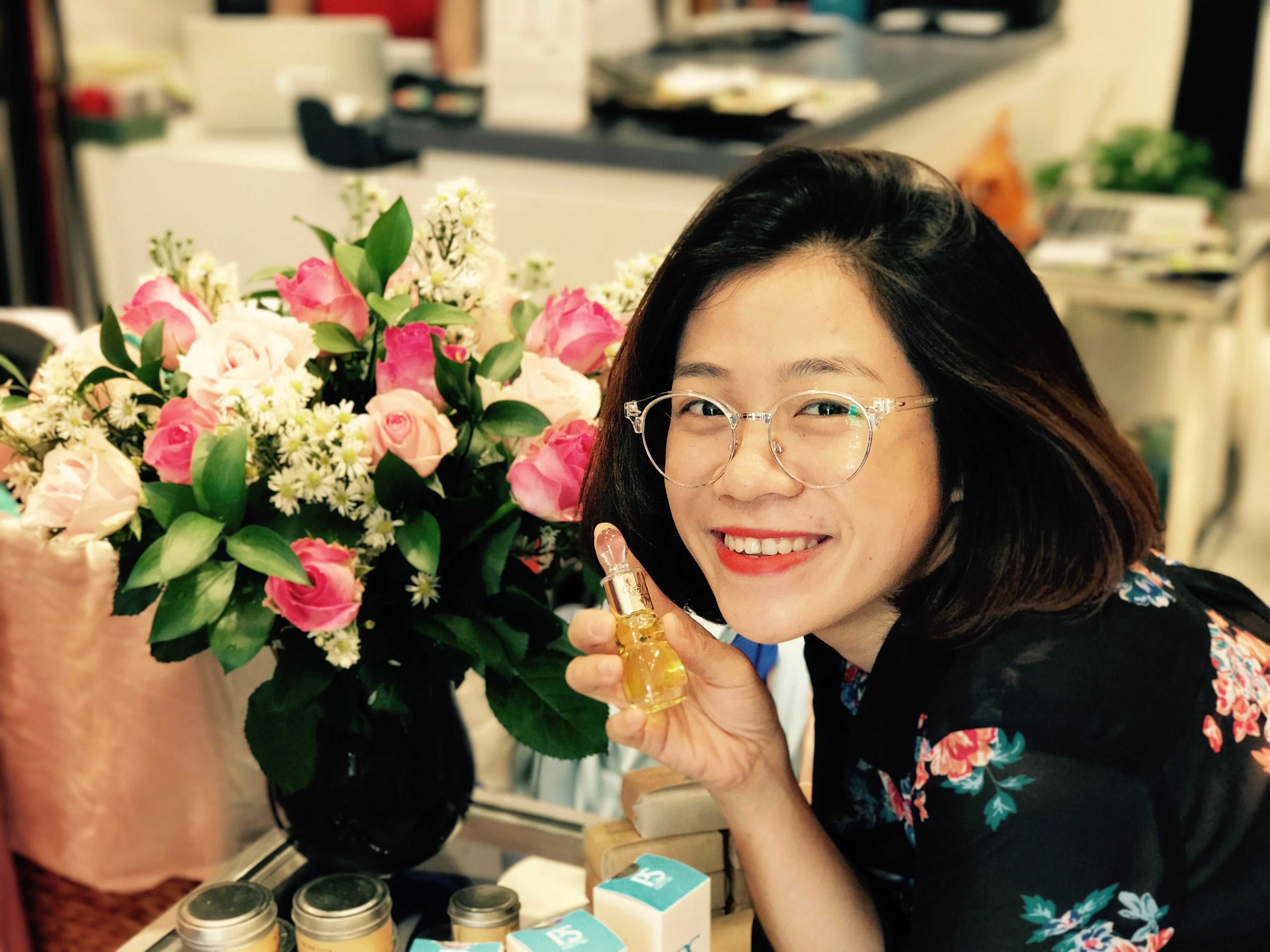 Hương - Sắc và Cái Tát Ngọt Ngào - Hity