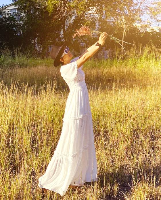 Những chiếc đầm trắng lãng mạn - Hity