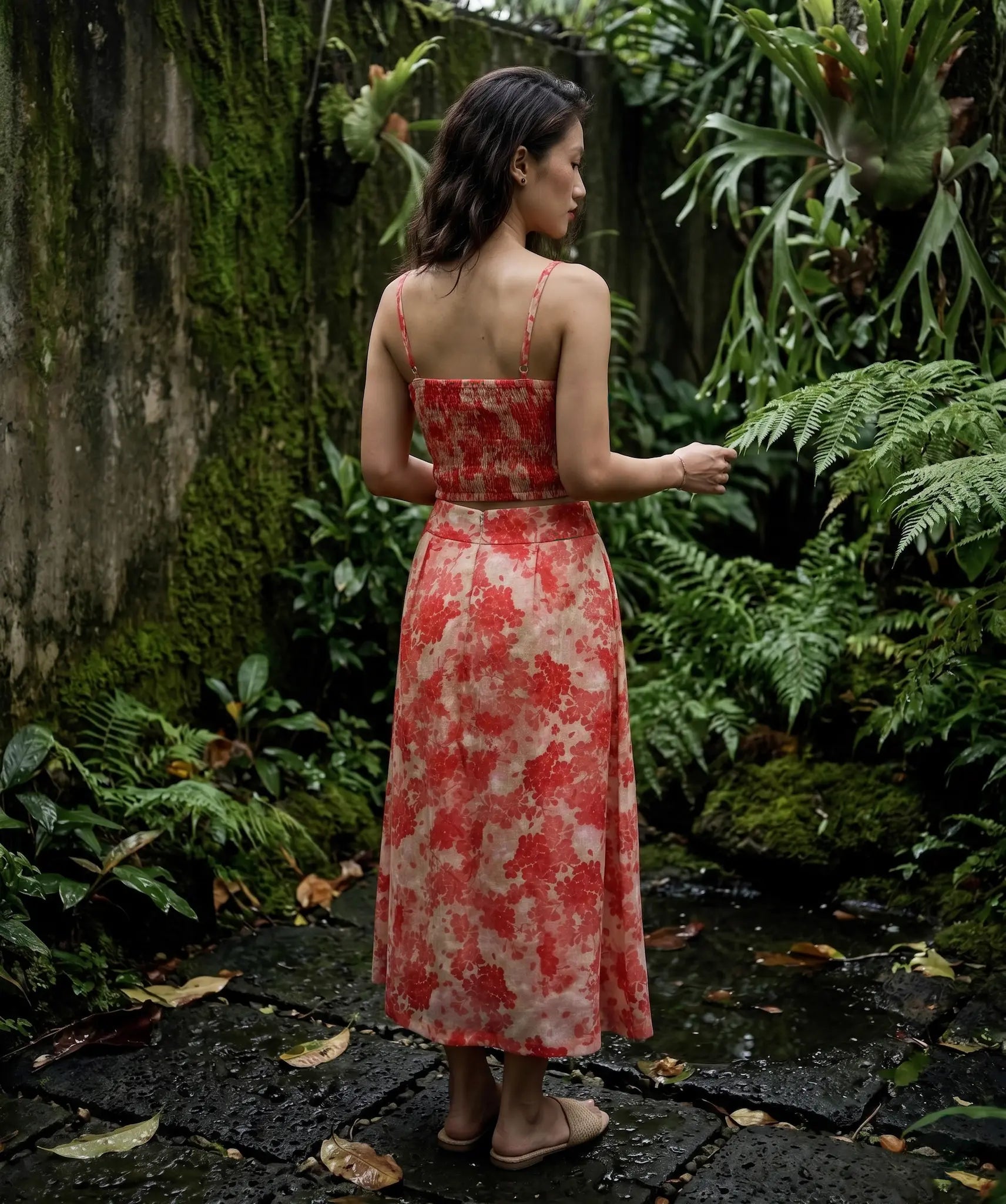 Áo croptop hai dây vải gai xanh ramie hoa thời trang Hity