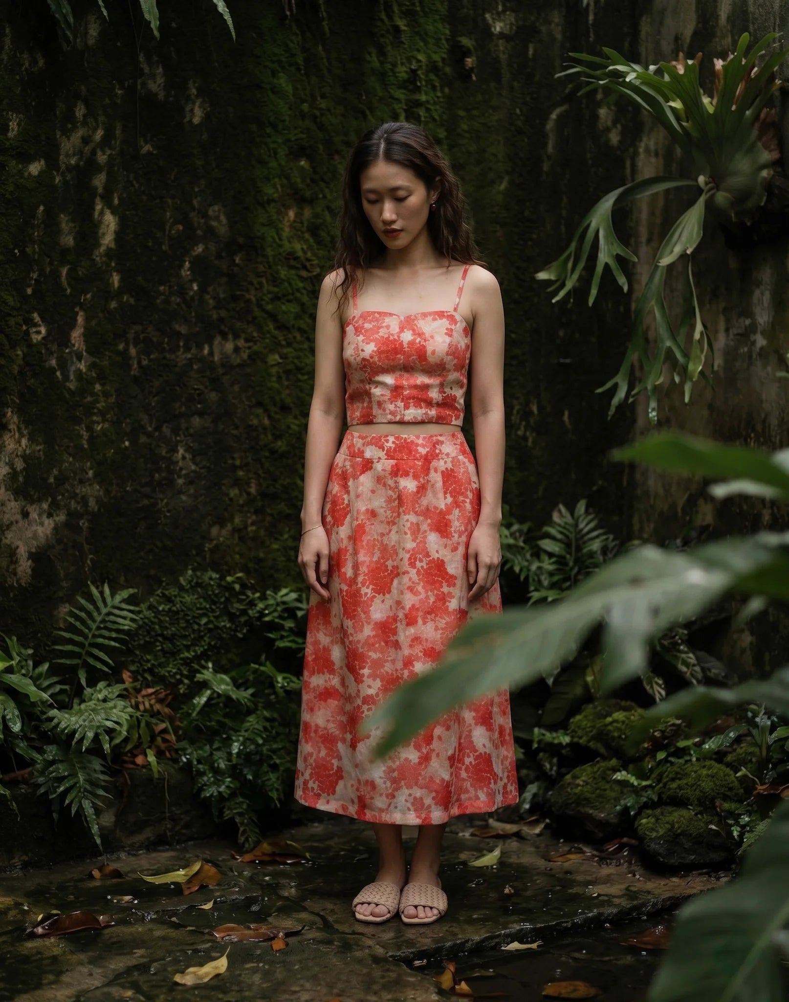 Áo croptop hai dây vải gai xanh ramie hoa thời trang Hity