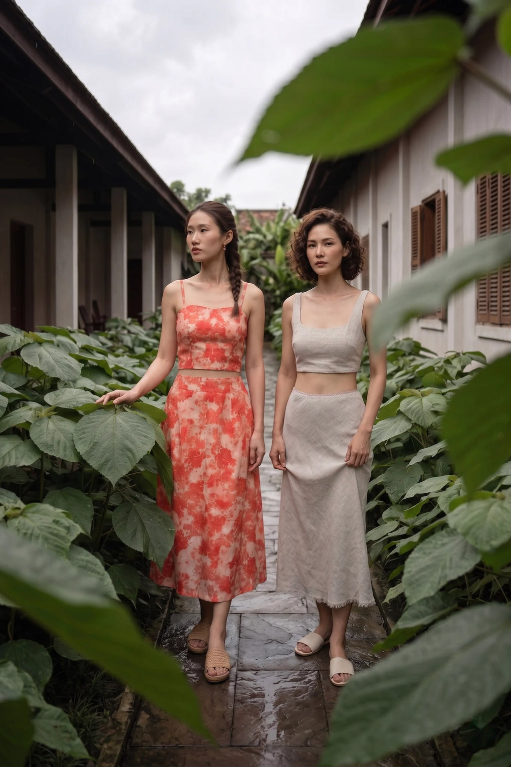 Áo croptop hai dây vải gai xanh ramie hoa thời trang Hity