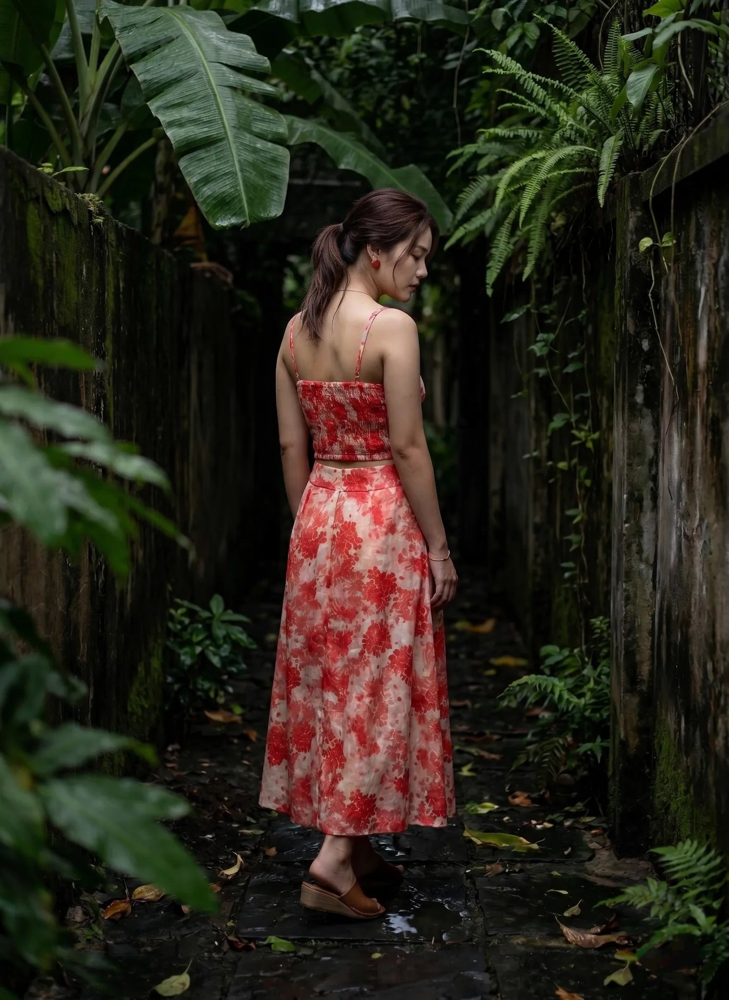 Áo croptop hai dây vải gai xanh ramie hoa thời trang Hity