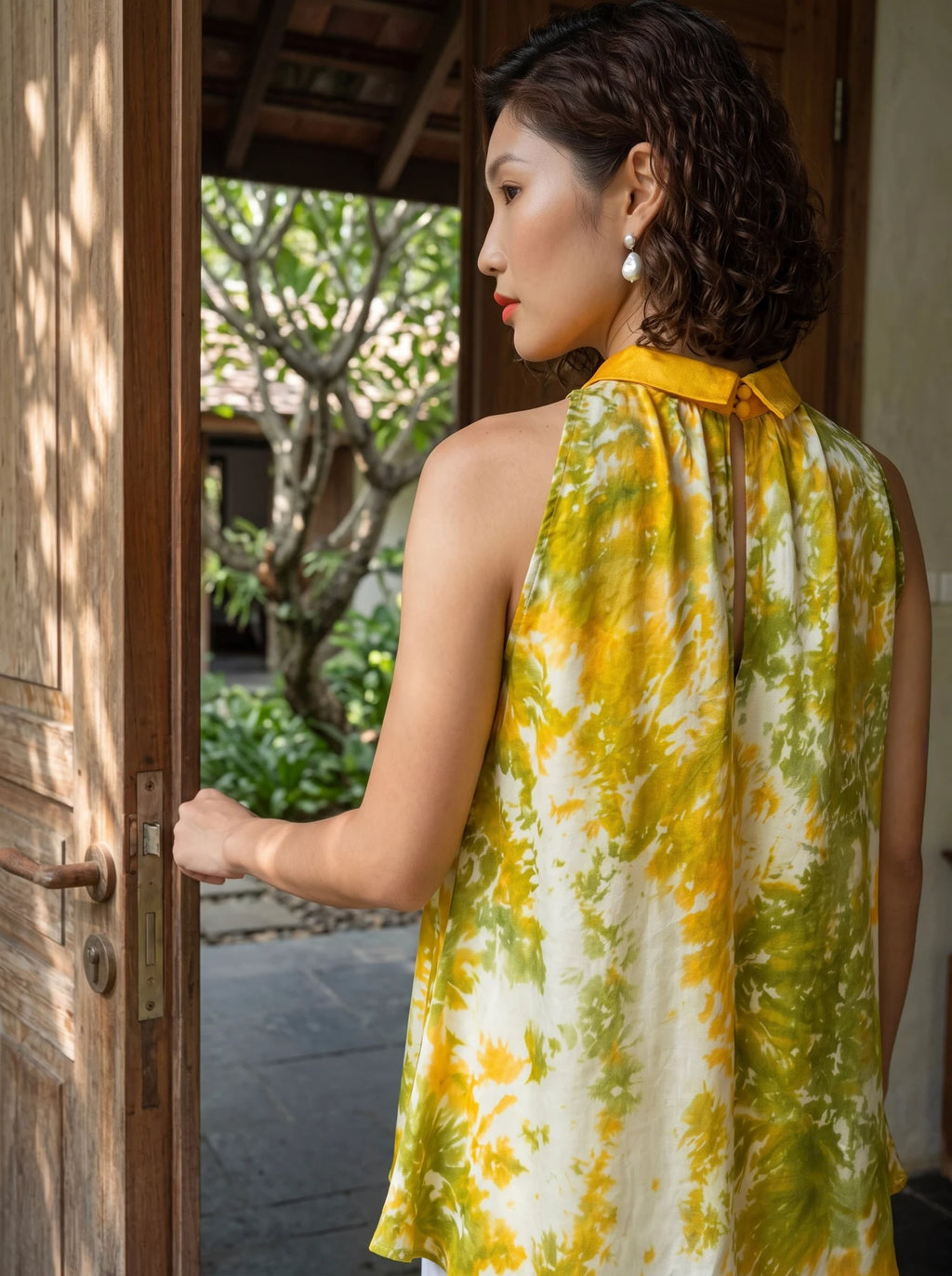 Áo hở vai cổ sơ mi halter neck lụa nhuộm loang tiedye thời trang Hity