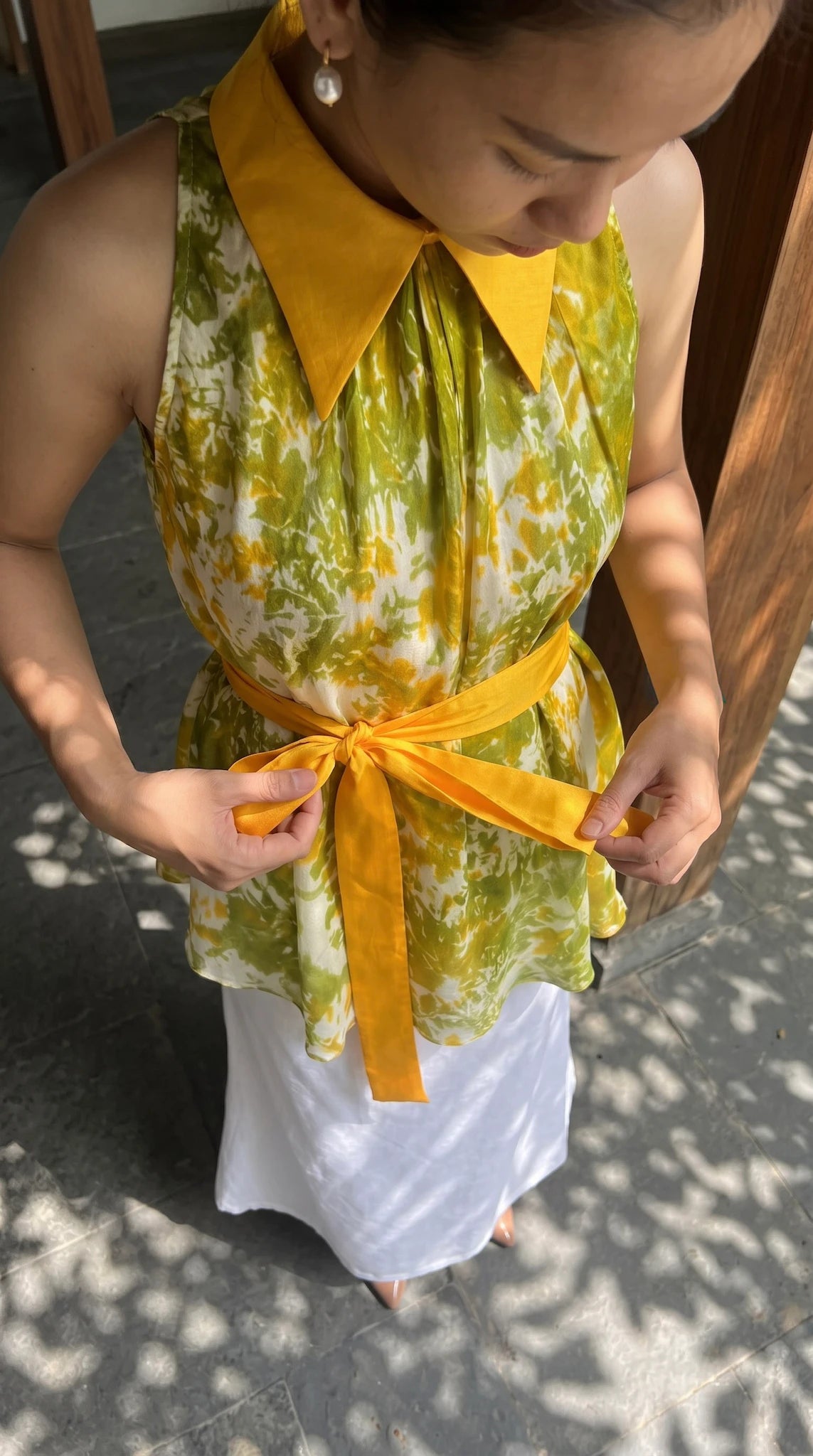 Áo hở vai cổ sơ mi halter neck lụa nhuộm loang tiedye thời trang Hity