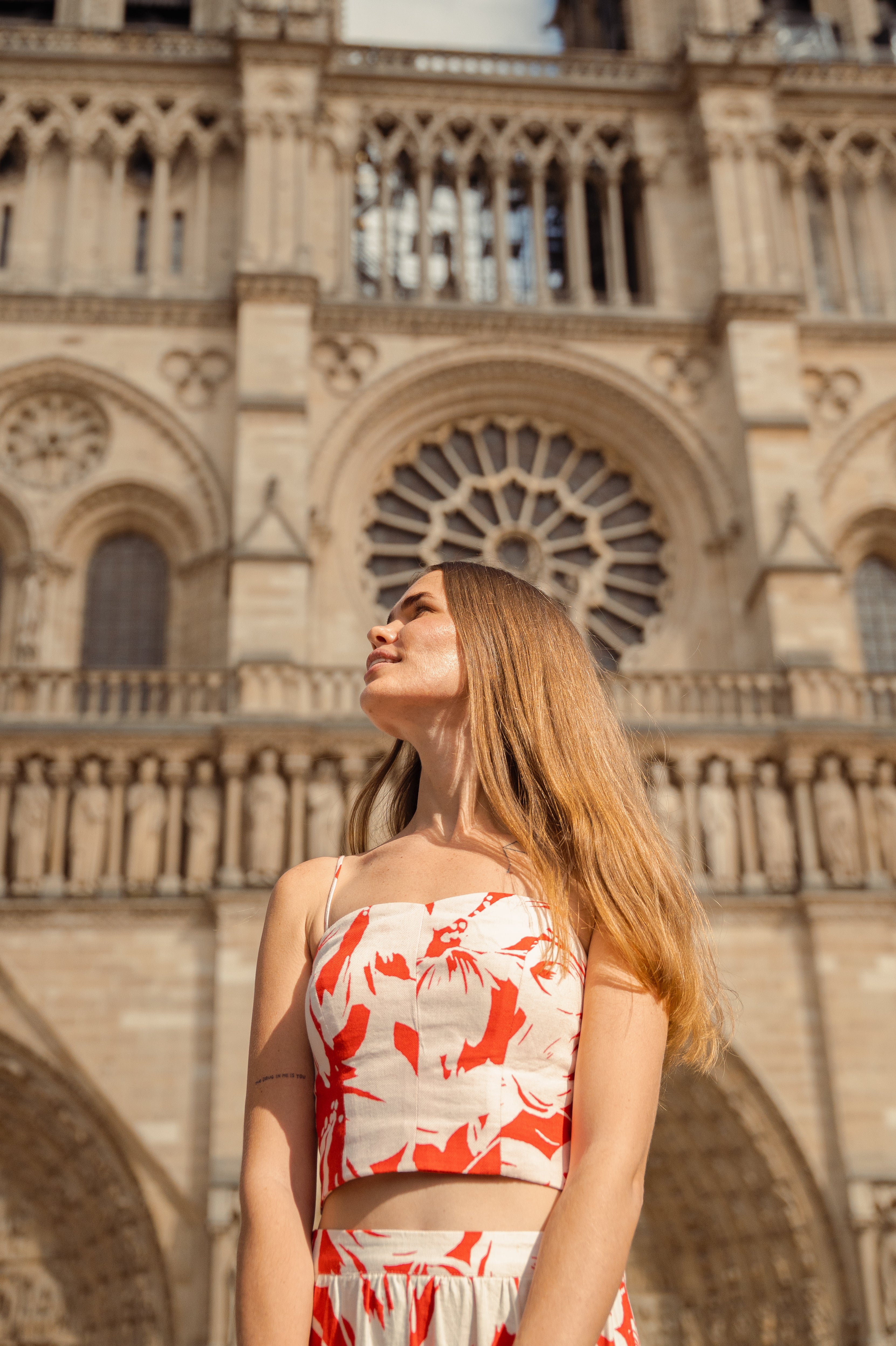 Áo croptop bratop hai dây lá đỏ thời trang Hity