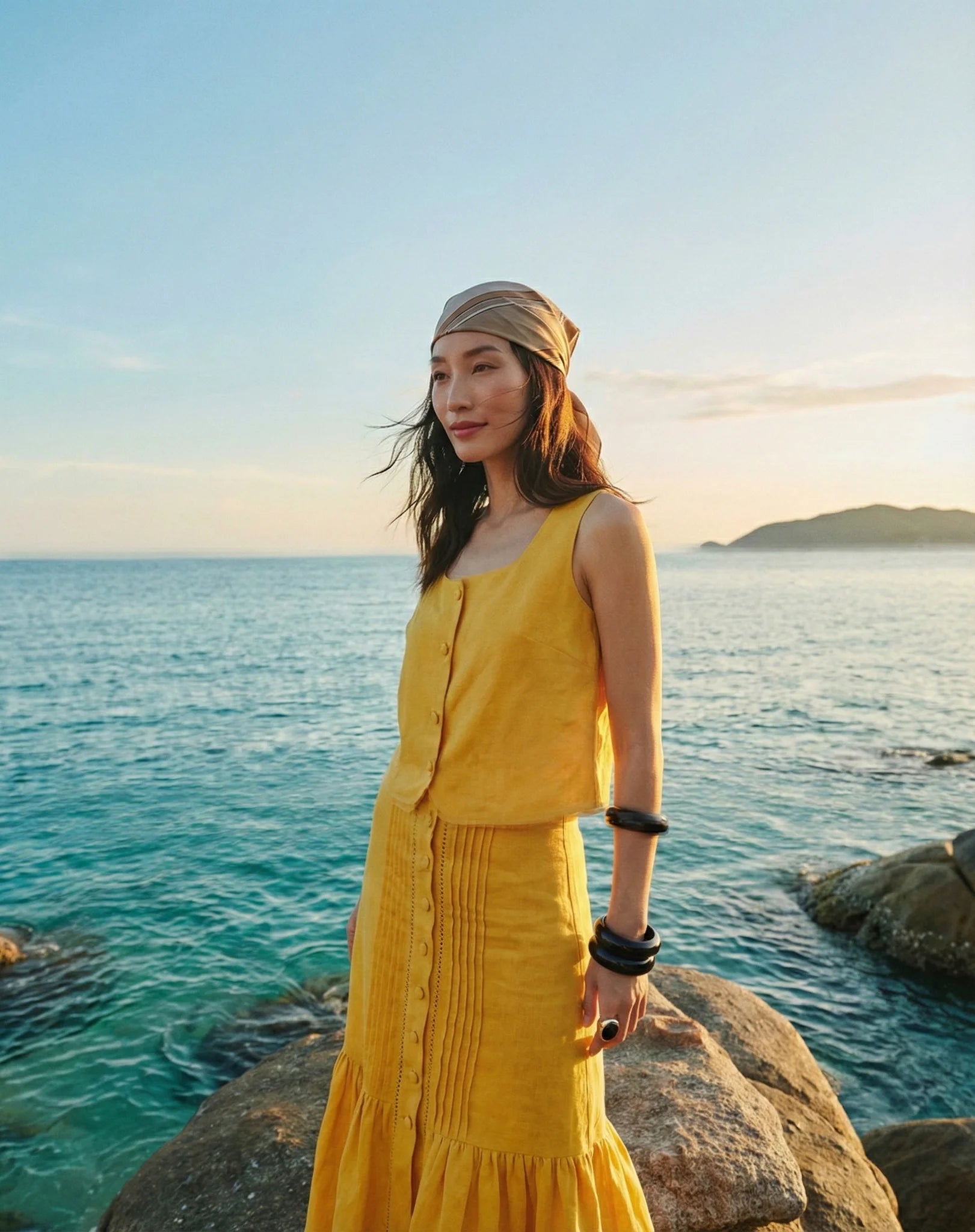 Áo croptop sát nách cổ vuông linen vàng thời trang Hity 