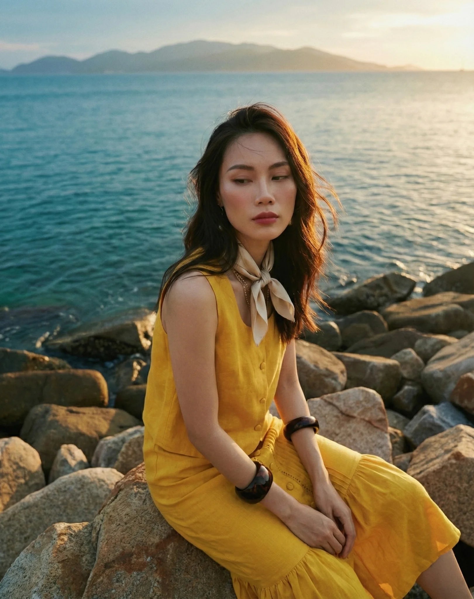 Áo croptop sát nách cổ vuông linen vàng thời trang Hity 