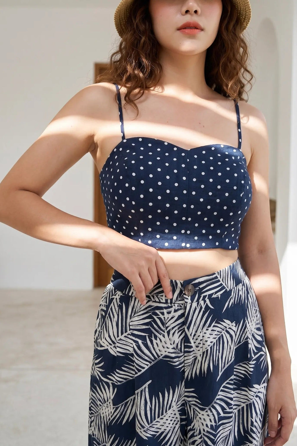 Áo crop top hai dây linen chấm bi thời trang Hity
