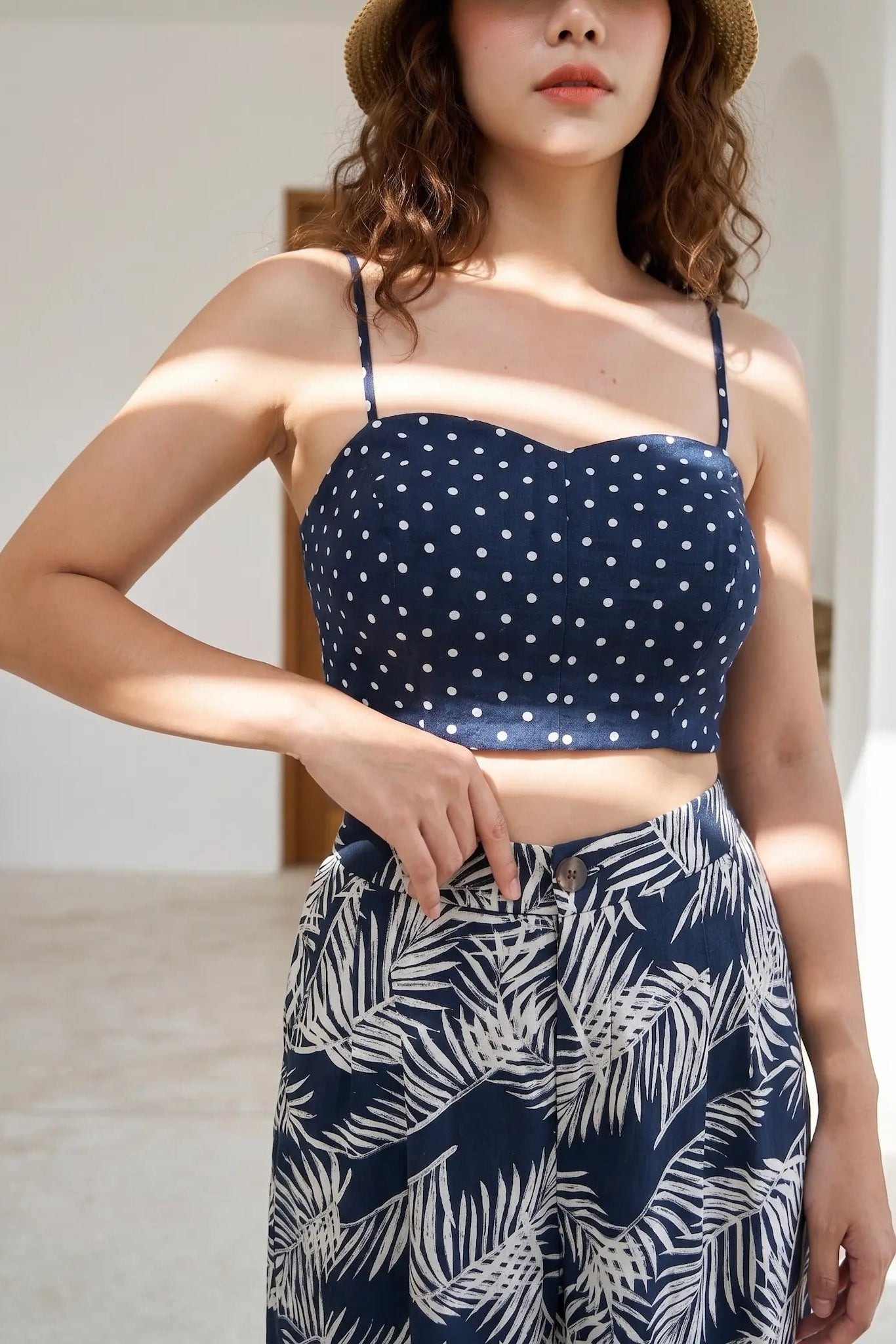 Áo crop top hai dây linen chấm bi thời trang Hity