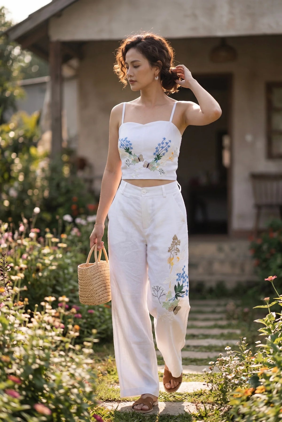 Áo croptop hai dây linen trắng thêu tay Mơ thời trang Hity