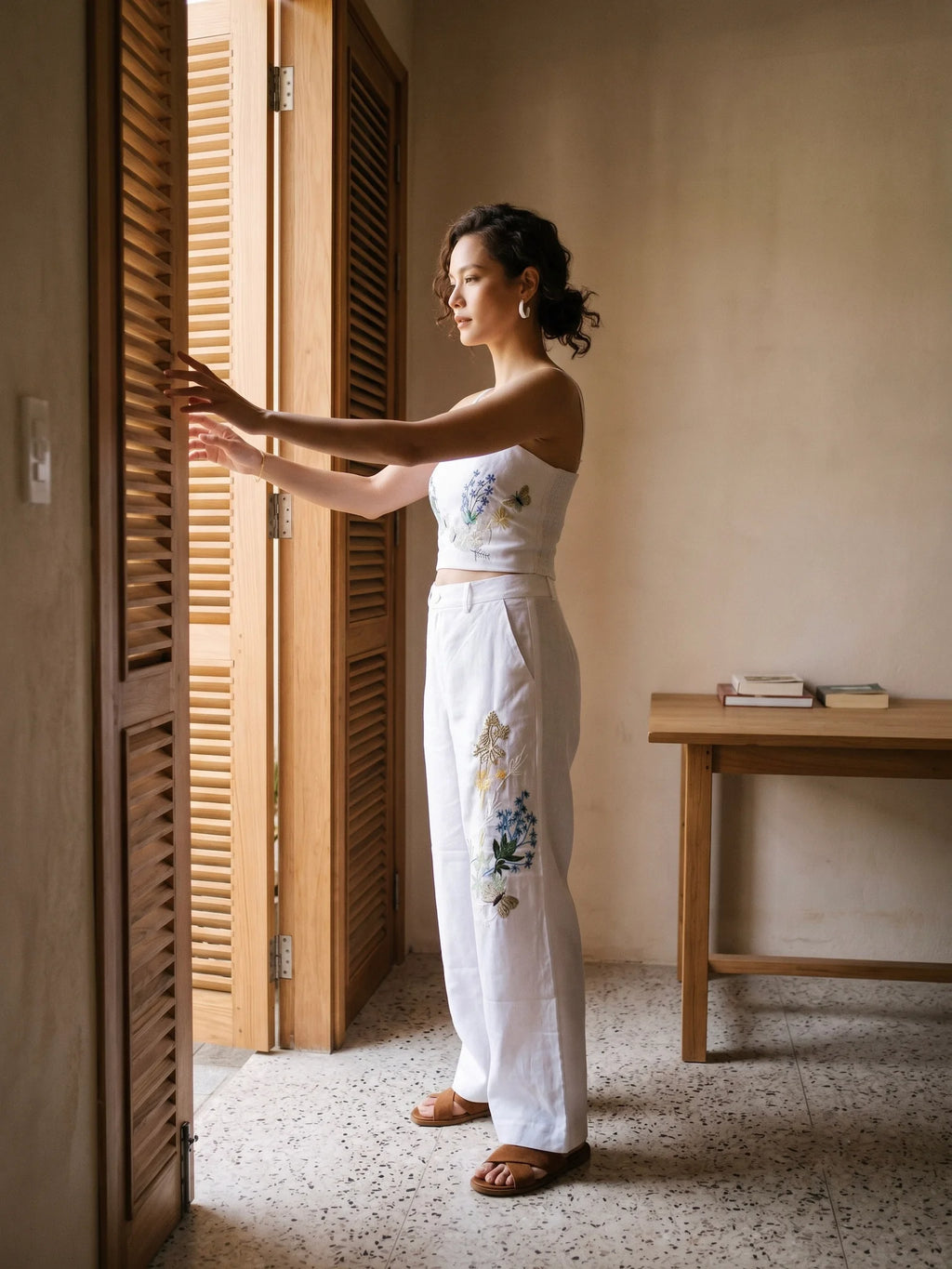 Áo croptop hai dây linen trắng thêu tay Mơ thời trang Hity