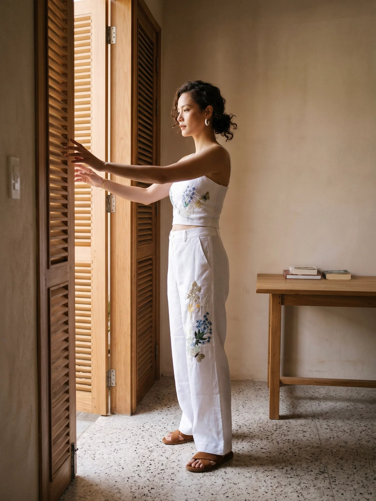 Áo croptop hai dây linen trắng thêu tay Mơ thời trang Hity