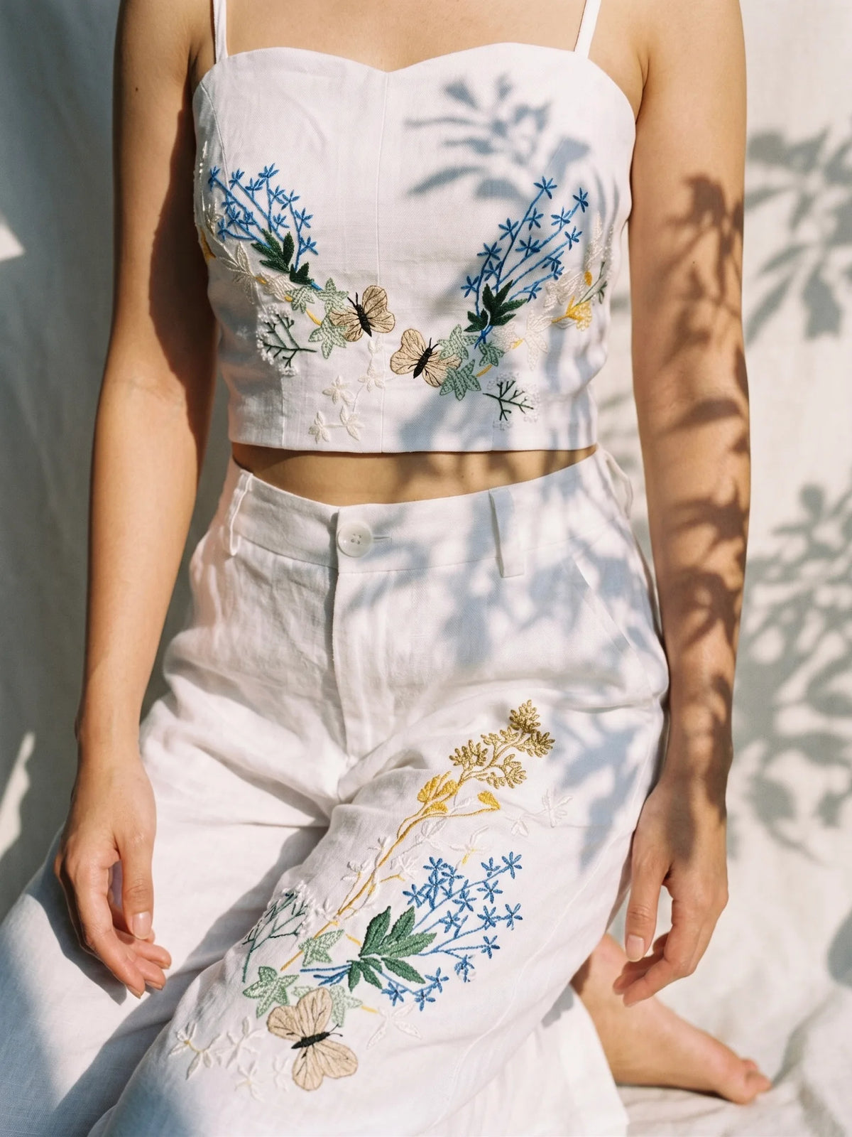 Áo croptop hai dây linen trắng thêu tay Mơ thời trang Hity