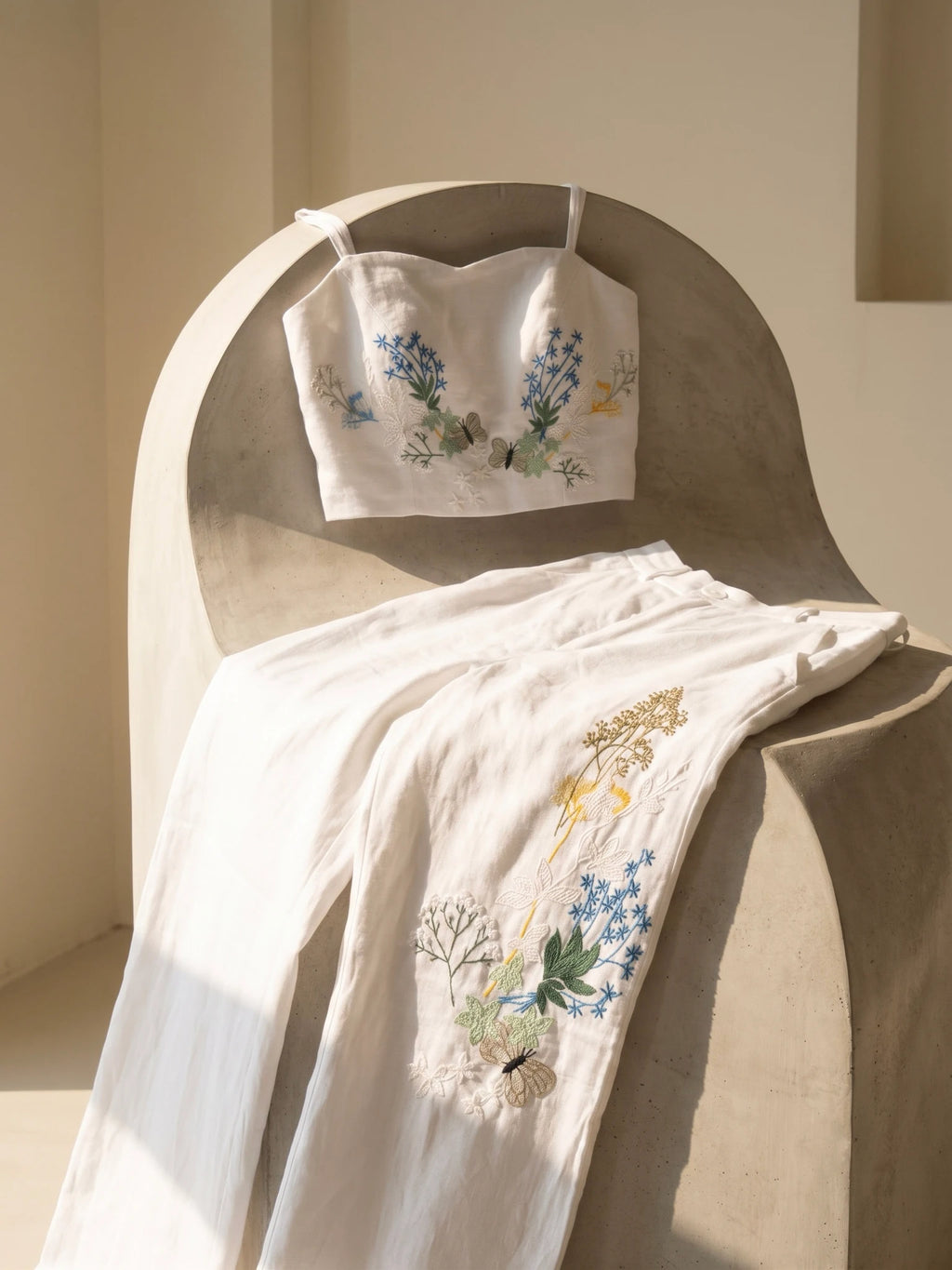 Áo croptop hai dây linen trắng thêu tay Mơ thời trang Hity