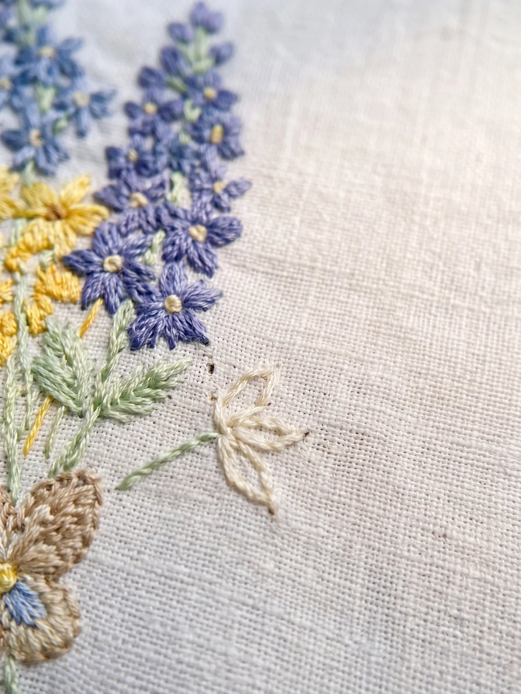 Áo croptop hai dây linen trắng thêu tay Mơ thời trang Hity