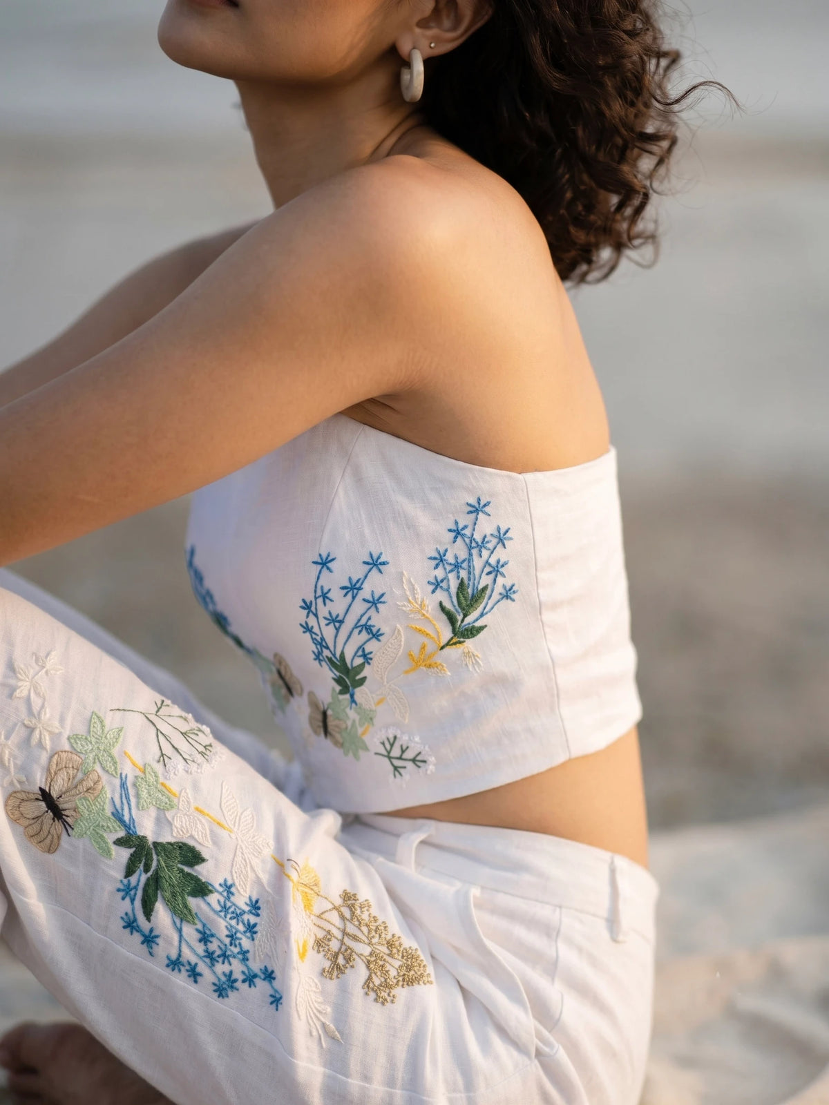 Áo croptop hai dây linen trắng thêu tay Mơ thời trang Hity