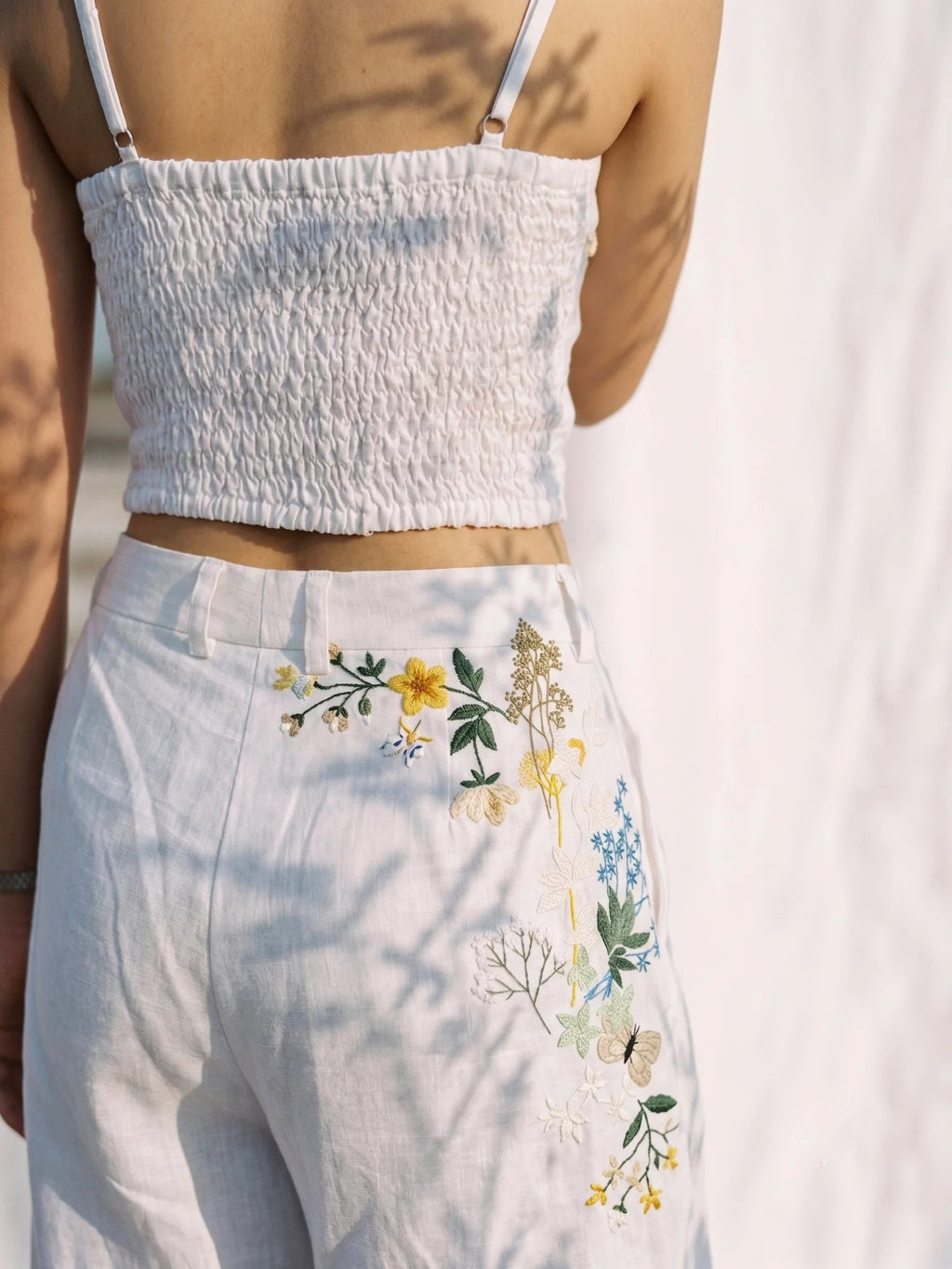 Áo croptop hai dây linen trắng thêu tay Mơ thời trang Hity