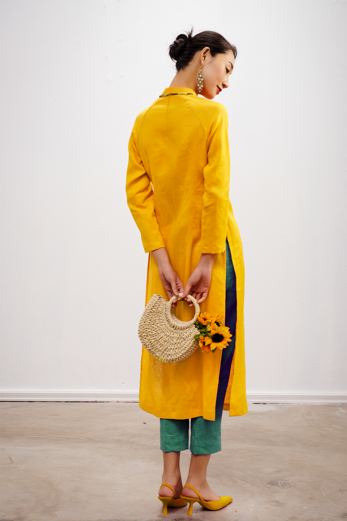 Áo dài linen vàng suông tay raglan thời trang Hity