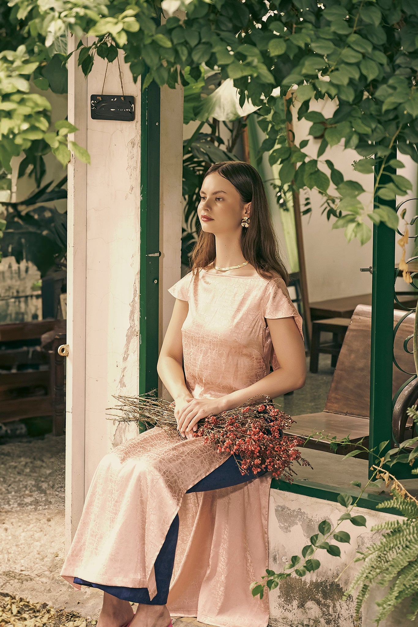 Áo dài cách tân Lemur lụa jacquard hồng phấn thời trang Hity