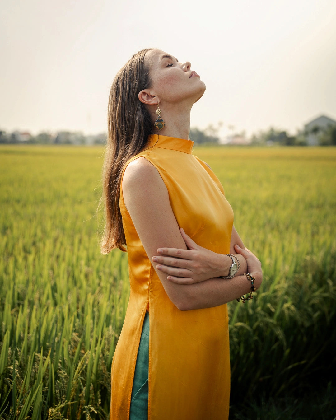 Áo dài cách tân lụa tơ tằm viscose vàng thời trang Hity 