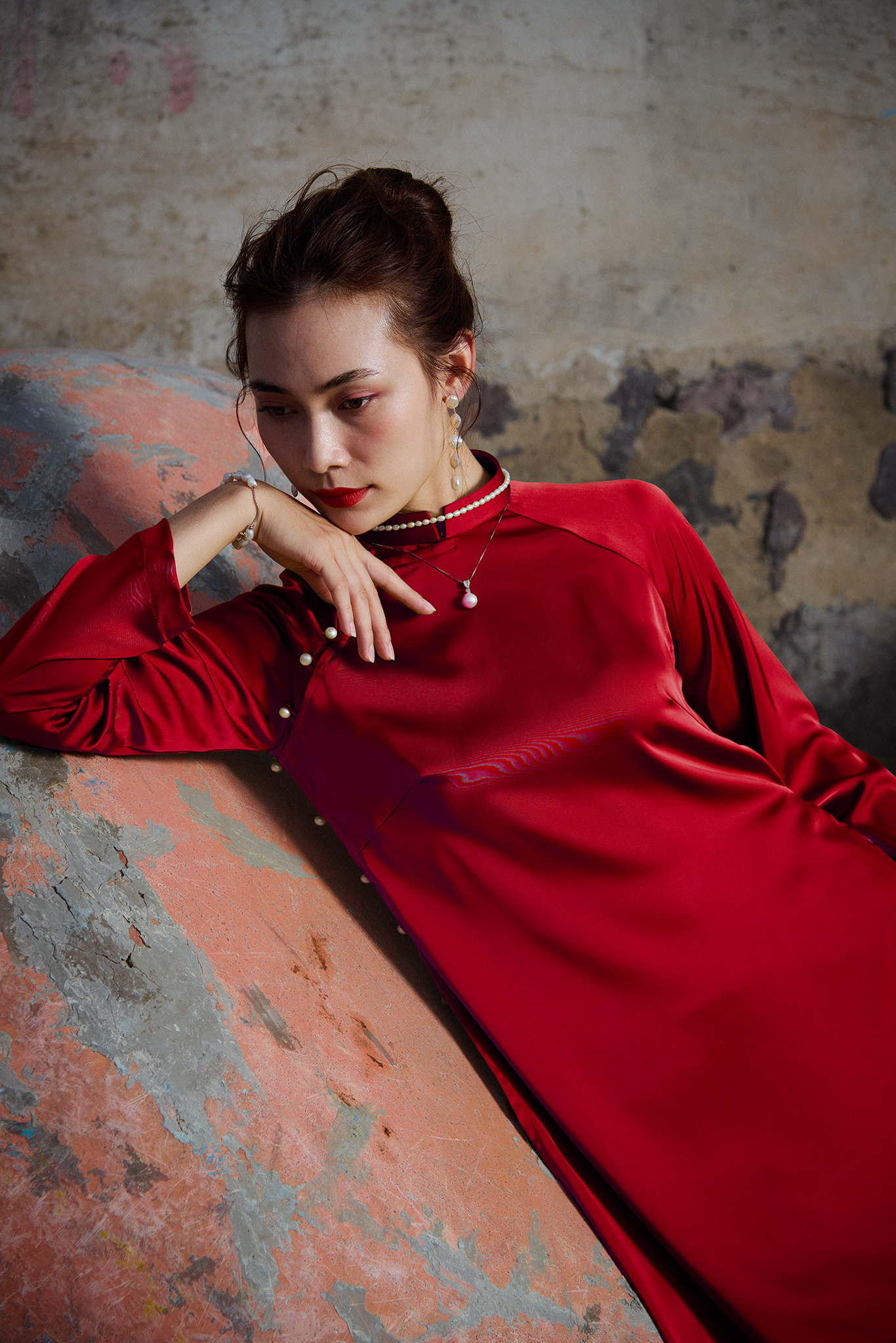 Áo dài đỏ suông cổ điển lụa sateen thời trang Hity