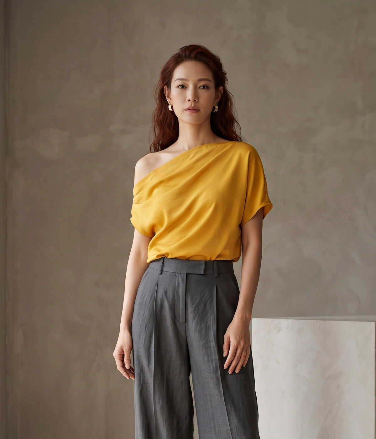 Áo lệch vai cổ bất đối xứng vàng thời trang Hity