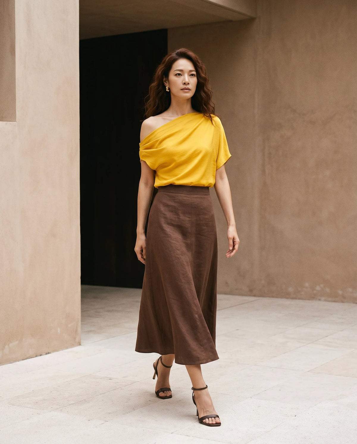Áo lệch vai cổ bất đối xứng vàng thời trang Hity