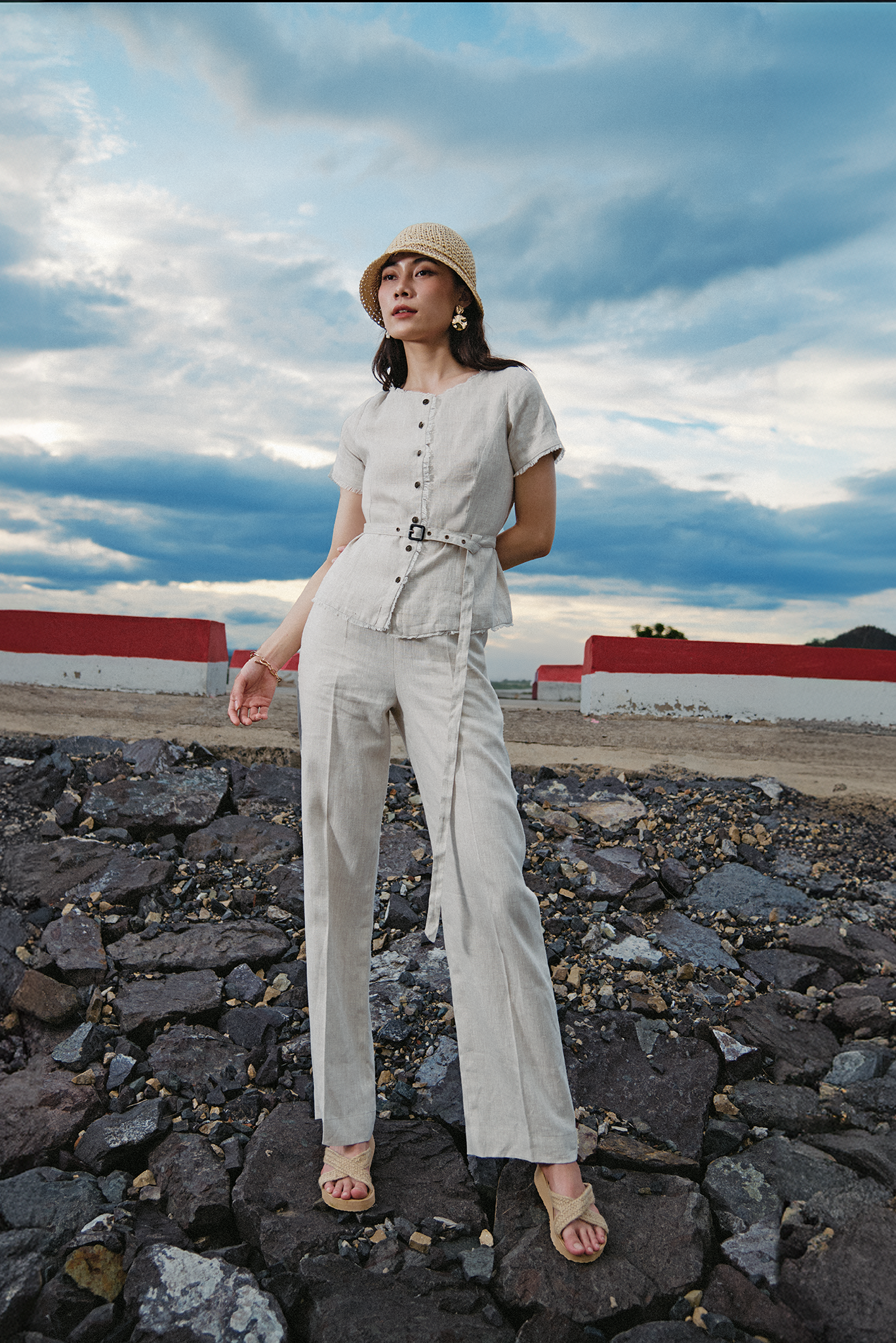 Áo linen rút chỉ thêu tay thời trang Hity