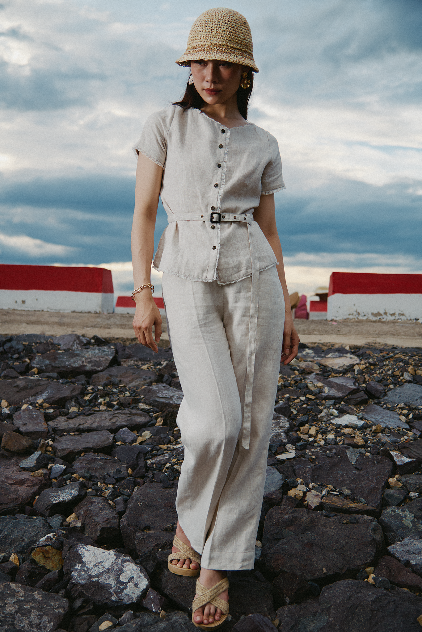 Áo linen rút chỉ thêu tay thời trang Hity