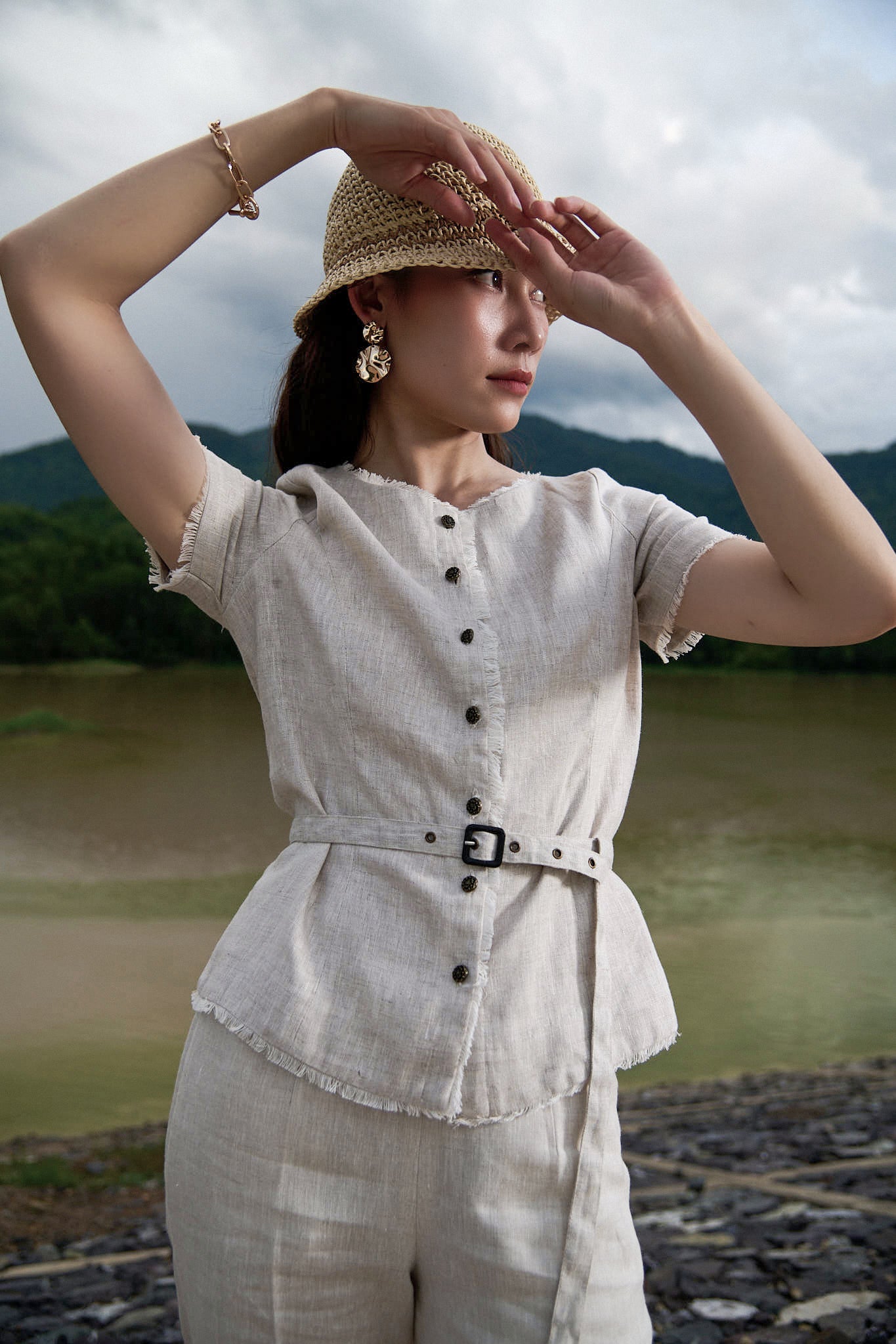 Áo linen rút chỉ thêu tay thời trang Hity