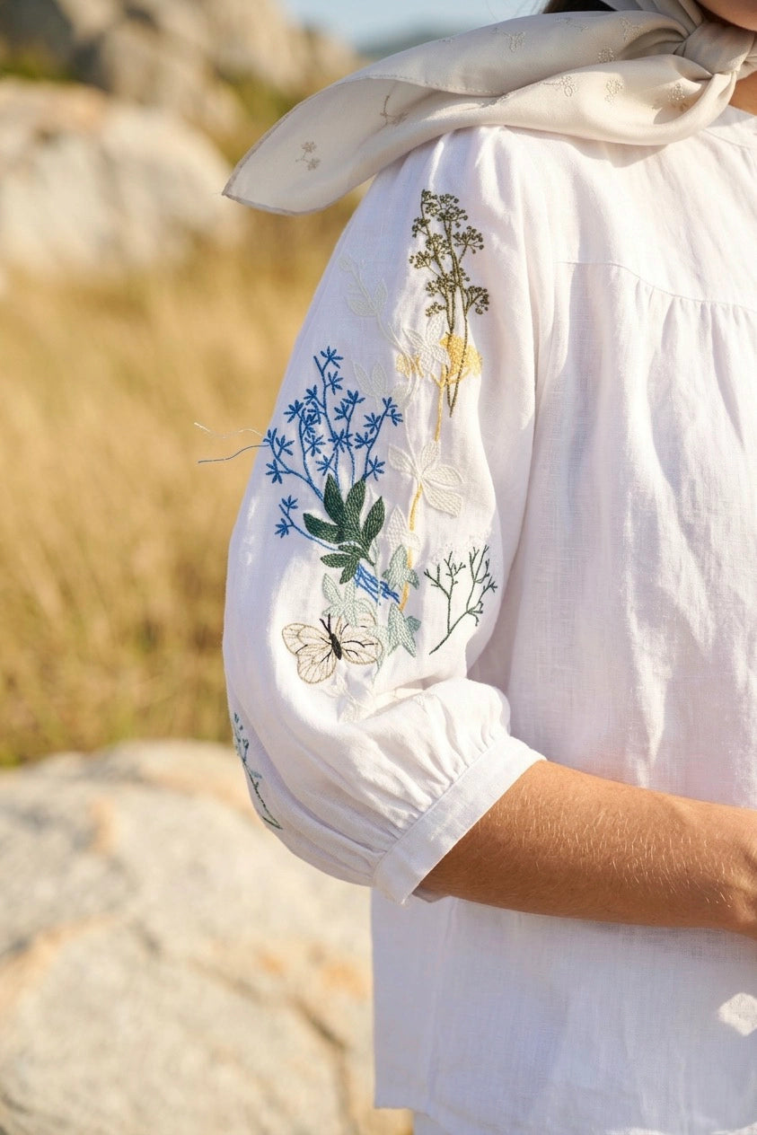 Áo sơ mi cổ trụ linen trắng thêu tay Mơ thời trang Hity