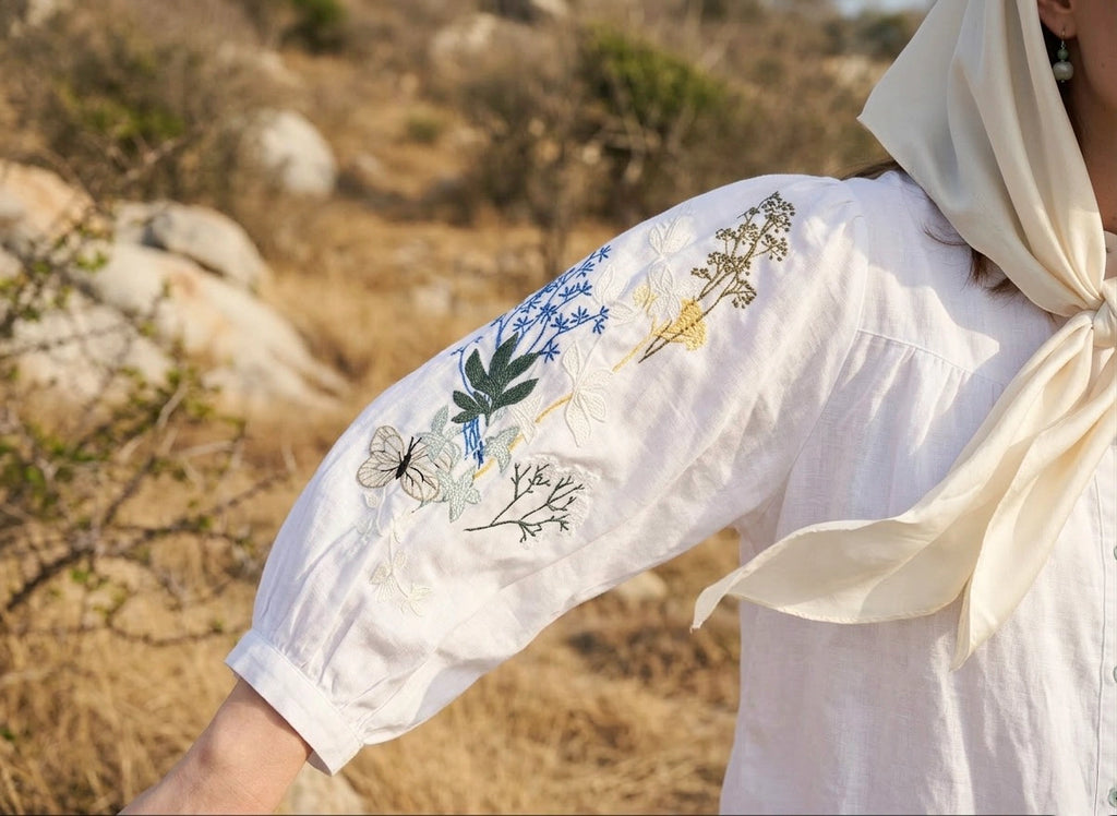 Áo sơ mi cổ trụ linen trắng thêu tay Mơ thời trang Hity