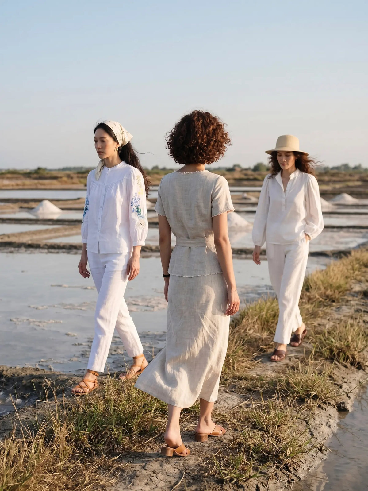 Áo sơ mi cổ trụ linen trắng thêu tay Mơ thời trang Hity