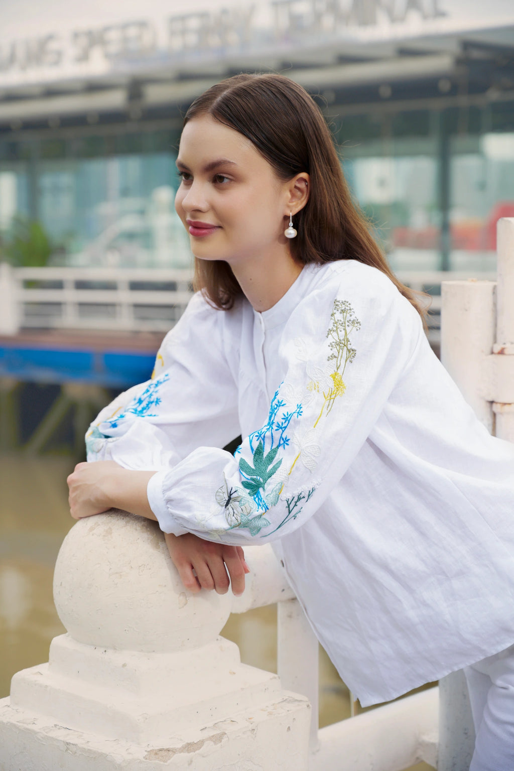 Áo sơ mi cổ trụ linen trắng thêu tay Mơ thời trang Hity