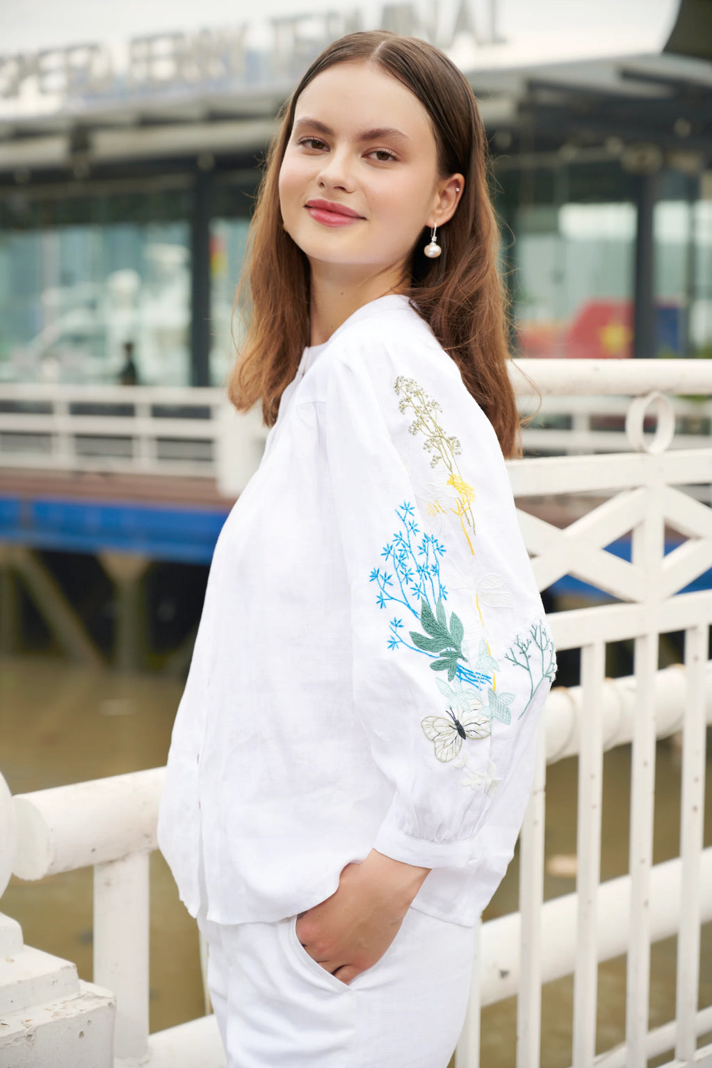 Áo sơ mi cổ trụ linen trắng thêu tay Mơ thời trang Hity