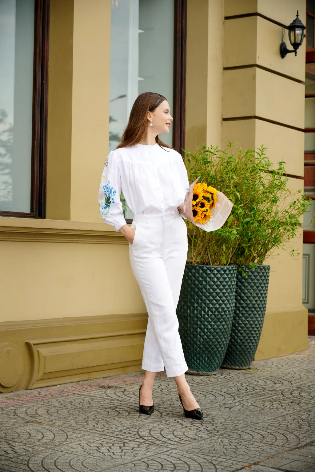 Áo sơ mi cổ trụ linen trắng thêu tay Mơ thời trang Hity