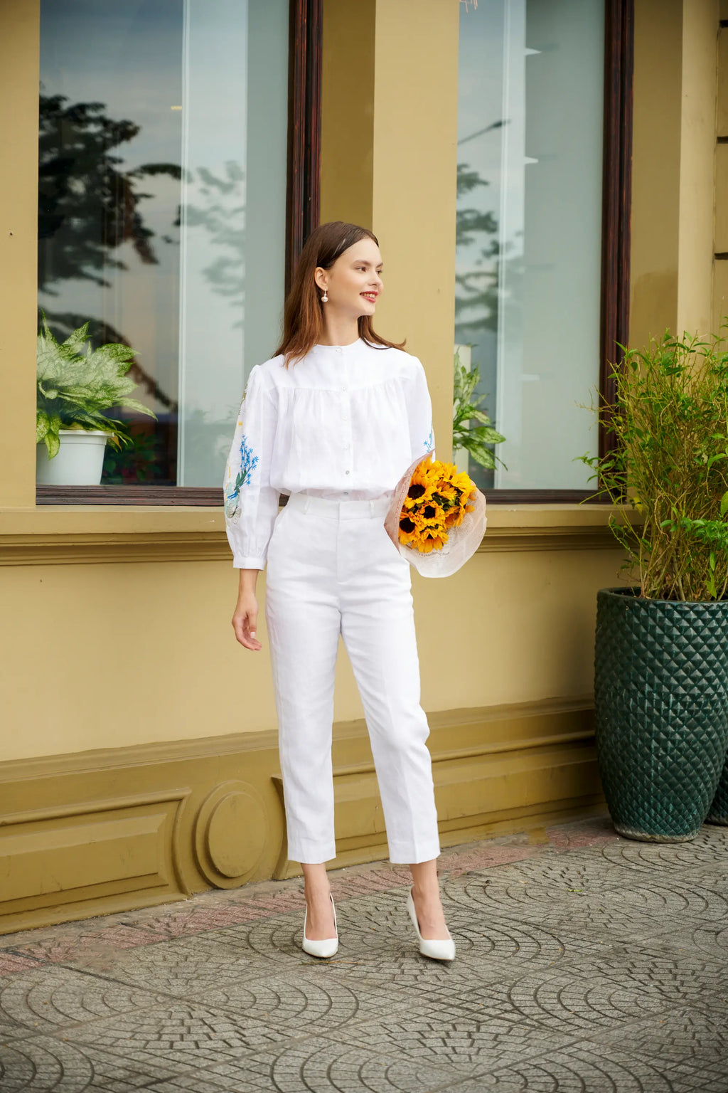 Áo sơ mi cổ trụ linen trắng thêu tay Mơ thời trang Hity