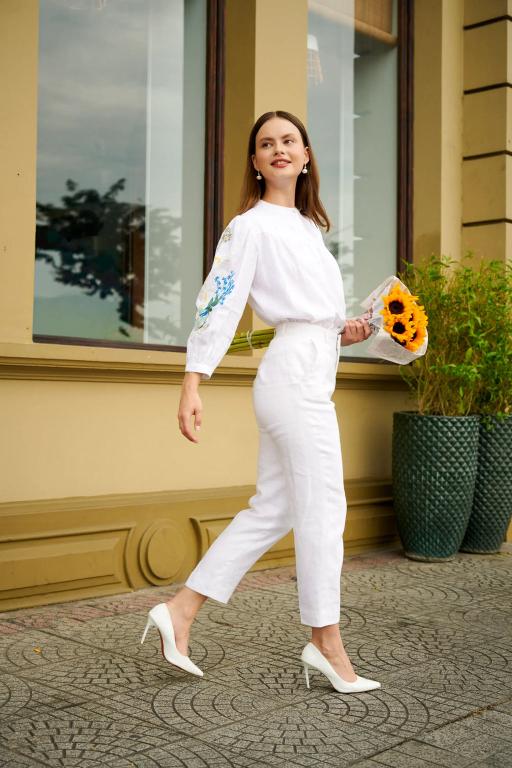 Áo sơ mi cổ trụ linen trắng thêu tay Mơ thời trang Hity