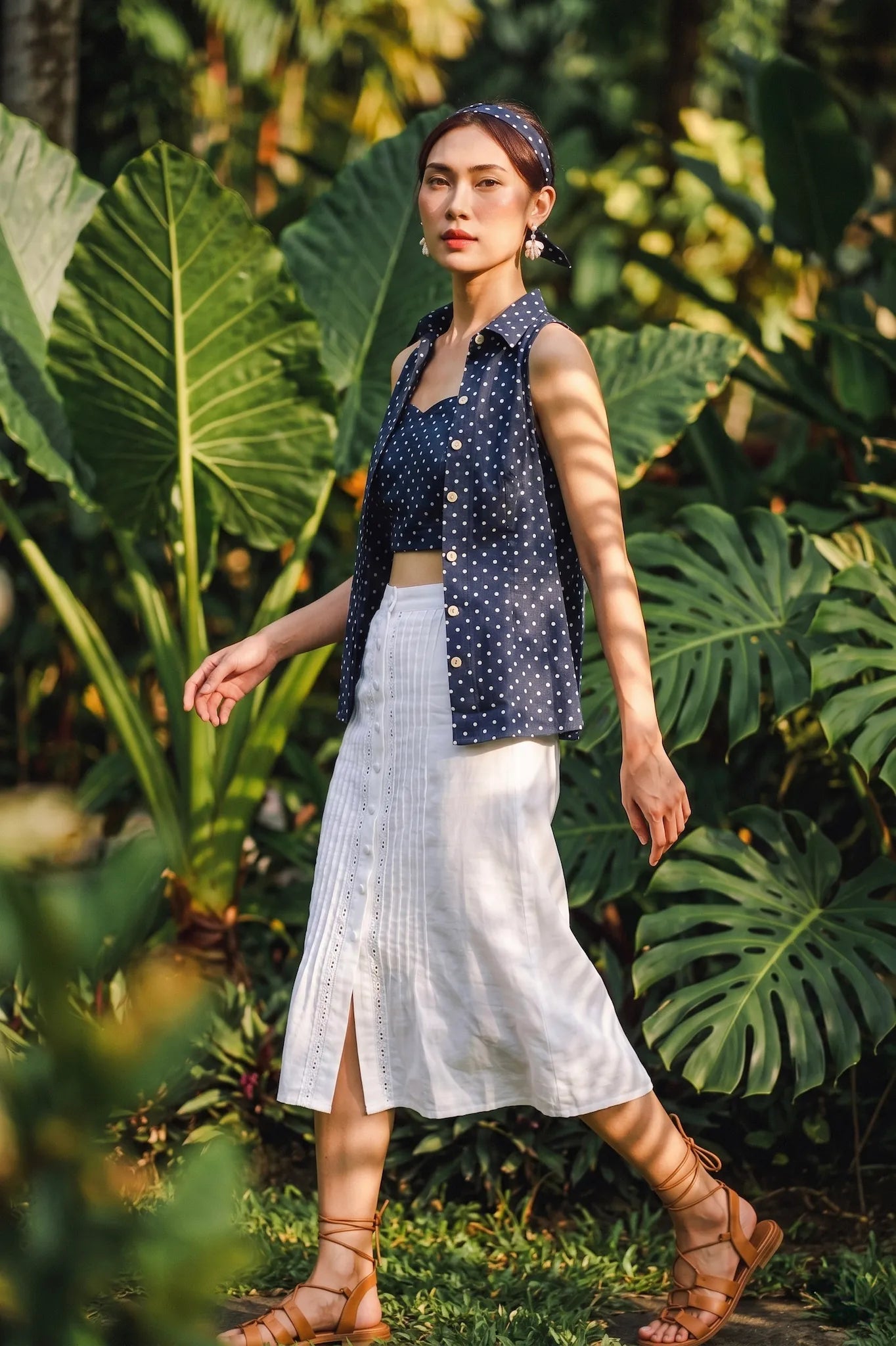 Áo sơ mi sát nách hở vai linen chấm bi thời trang Hity