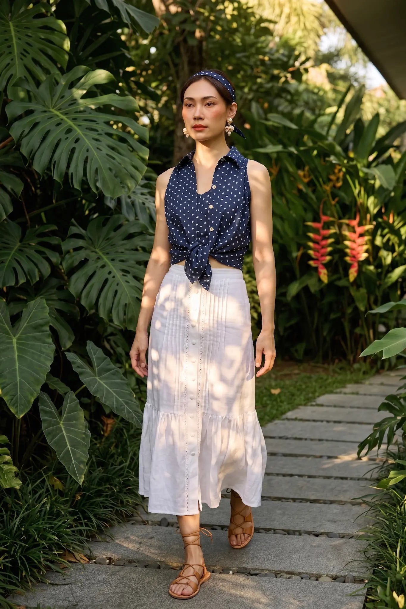 Áo sơ mi sát nách hở vai linen chấm bi thời trang Hity